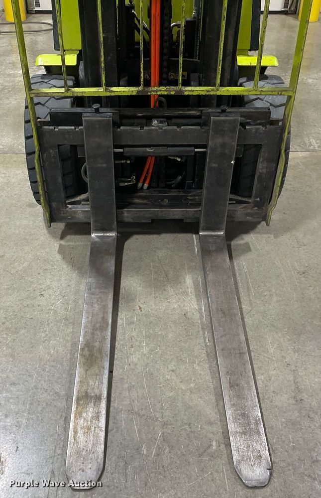 image for item MY9126 Clark CGP30  forklift