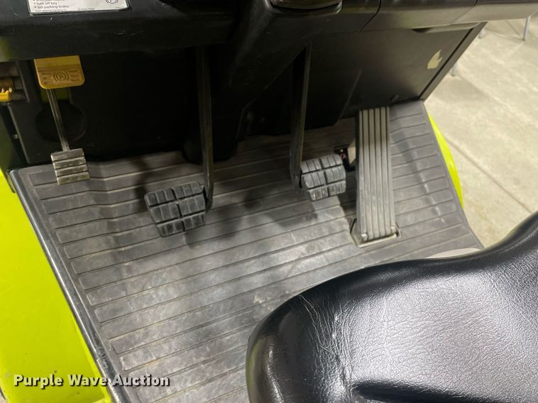 image for item MY9126 Clark CGP30  forklift