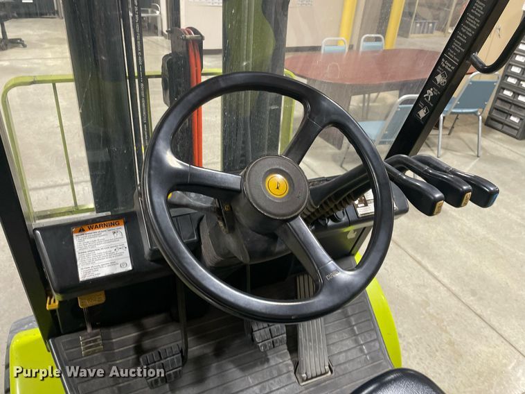 image for item MY9126 Clark CGP30  forklift