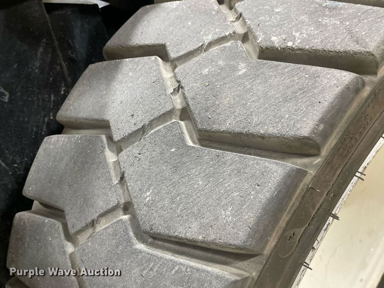 image for item MY9126 Clark CGP30  forklift