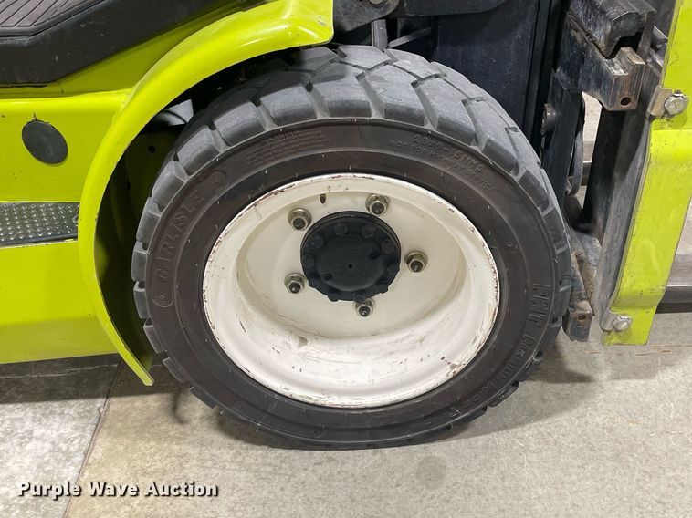 image for item MY9126 Clark CGP30  forklift