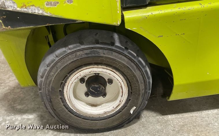 image for item MY9126 Clark CGP30  forklift