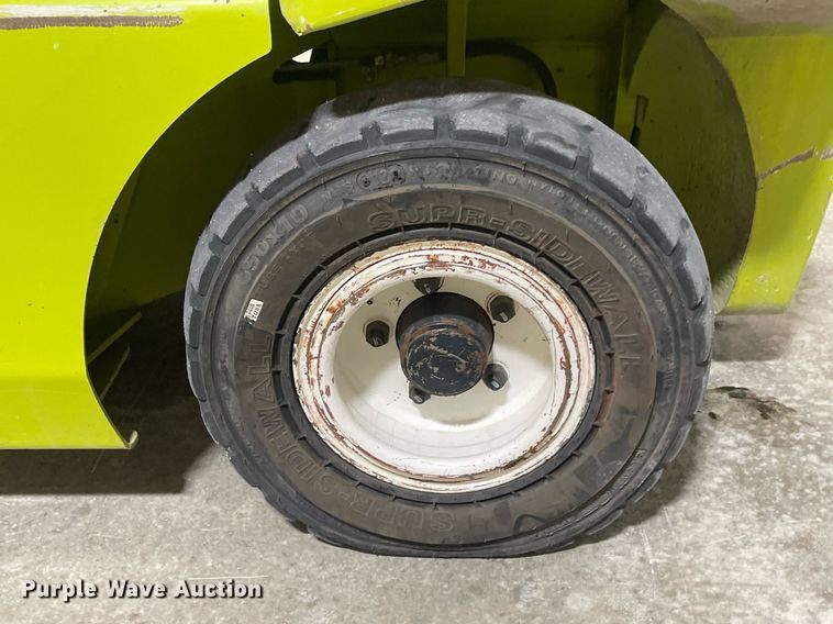 image for item MY9126 Clark CGP30  forklift