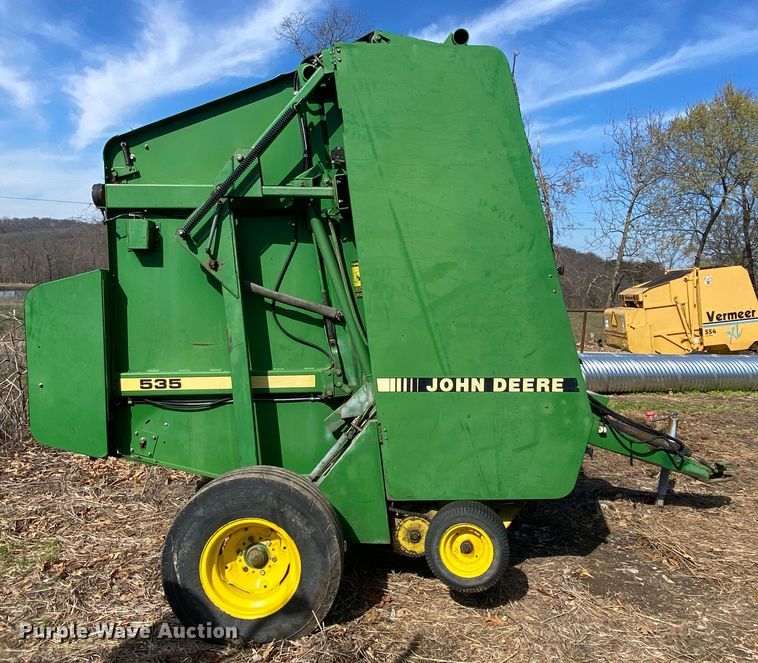 image for item DL7079 1992 John Deere 535  round baler