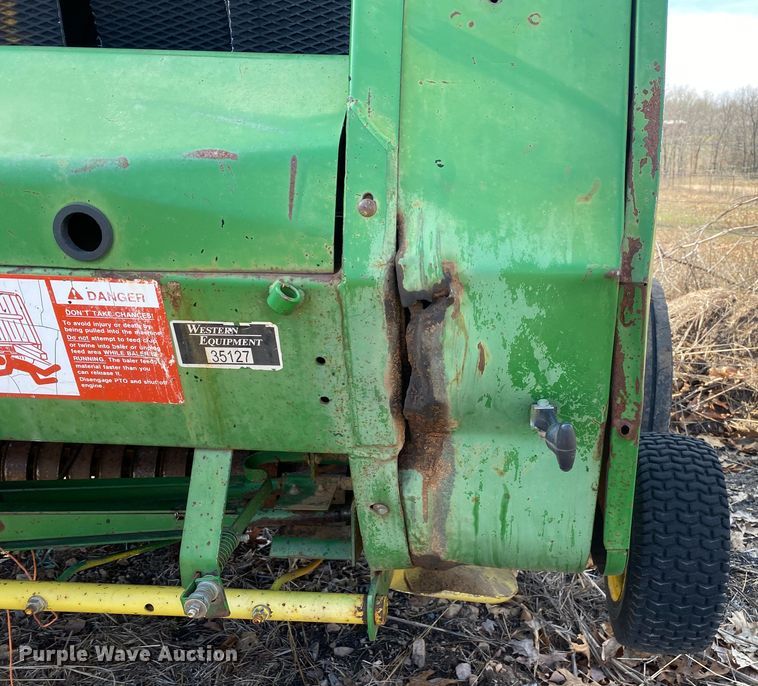 image for item DL7079 1992 John Deere 535  round baler