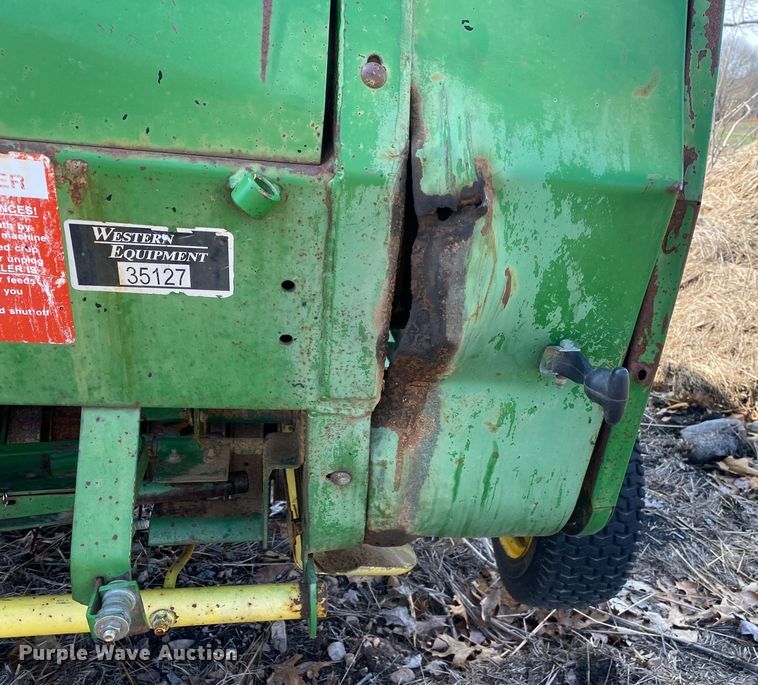 image for item DL7079 1992 John Deere 535  round baler