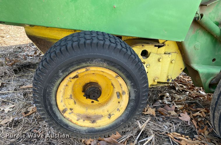 image for item DL7079 1992 John Deere 535  round baler