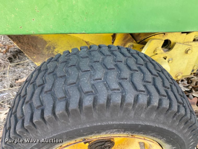 image for item DL7079 1992 John Deere 535  round baler