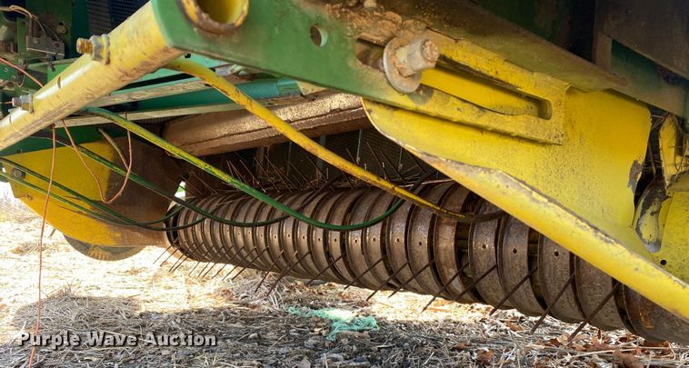 image for item DL7079 1992 John Deere 535  round baler