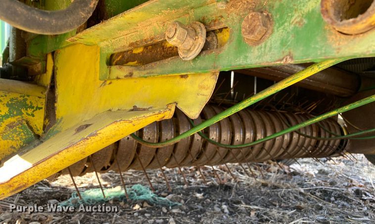 image for item DL7079 1992 John Deere 535  round baler