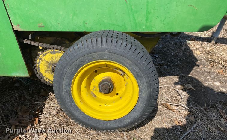 image for item DL7079 1992 John Deere 535  round baler