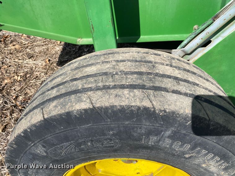 image for item DL7079 1992 John Deere 535  round baler