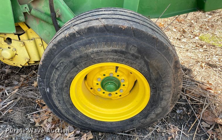 image for item DL7079 1992 John Deere 535  round baler