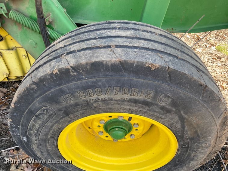 image for item DL7079 1992 John Deere 535  round baler
