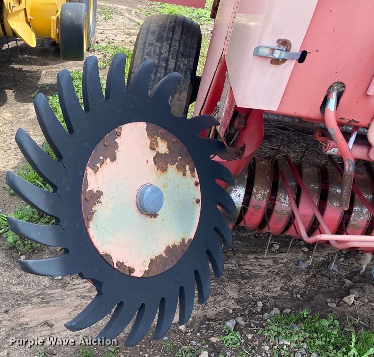 image for item DL7091 Gehl RB1475  round baler