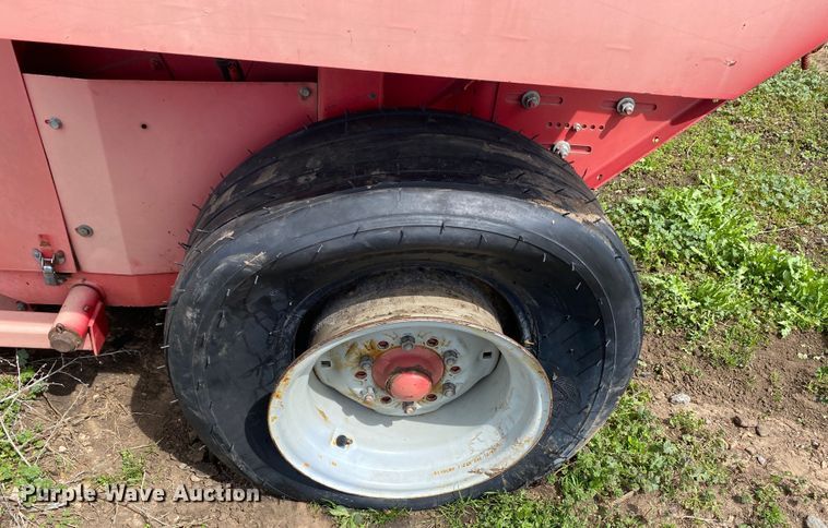 image for item DL7091 Gehl RB1475  round baler