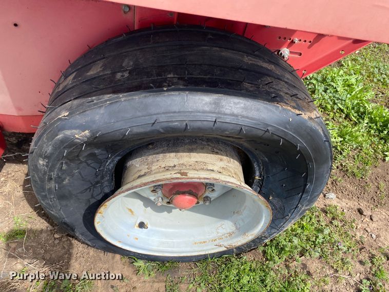 image for item DL7091 Gehl RB1475  round baler