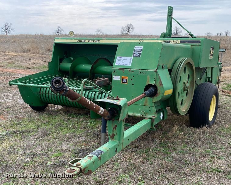 image for item DL7100 John Deere 328  small square baler