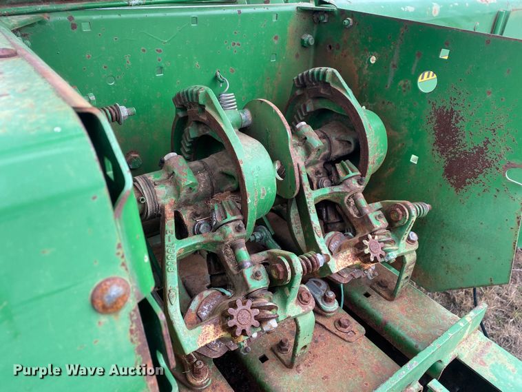 image for item DL7100 John Deere 328  small square baler