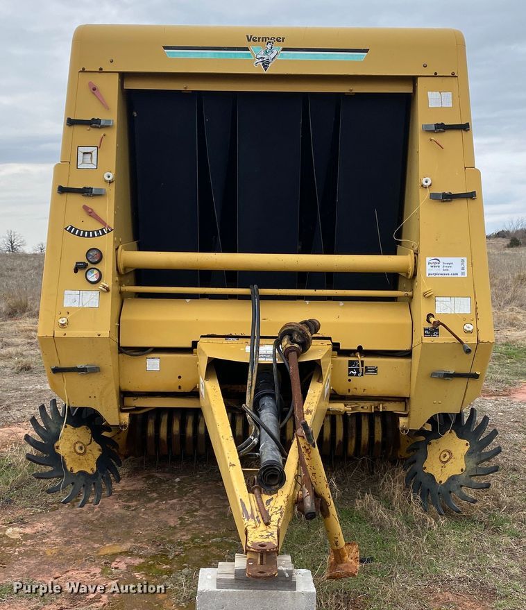 image for item DL7101 1994 Vermeer 605 Series K  round baler