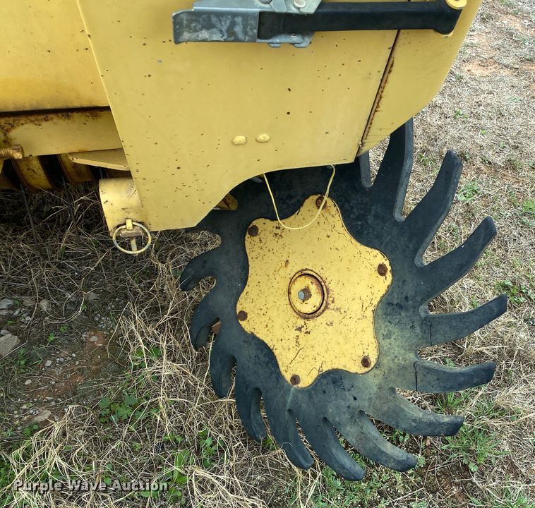 image for item DL7101 1994 Vermeer 605 Series K  round baler