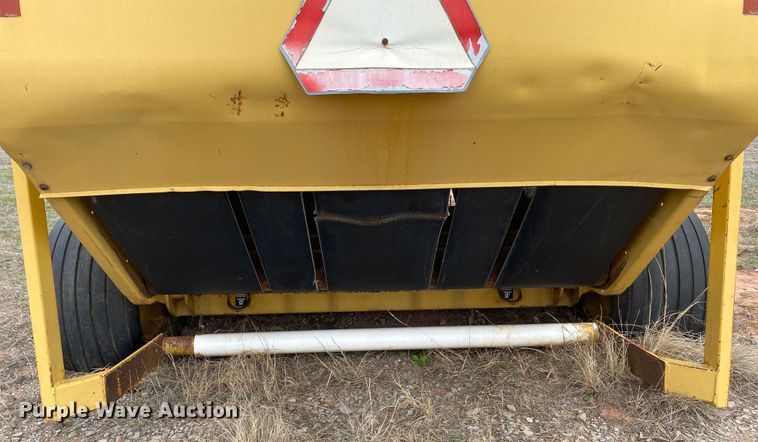 image for item DL7101 1994 Vermeer 605 Series K  round baler