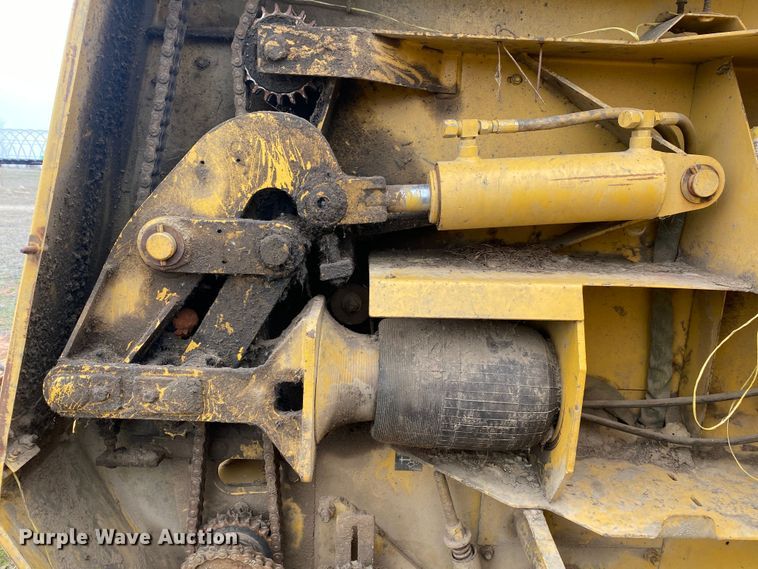 image for item DL7101 1994 Vermeer 605 Series K  round baler