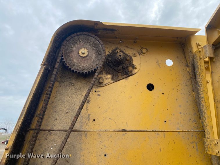 image for item DL7101 1994 Vermeer 605 Series K  round baler