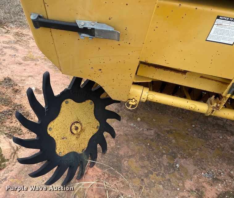 image for item DL7102 1994 Vermeer 605 Series K  round baler