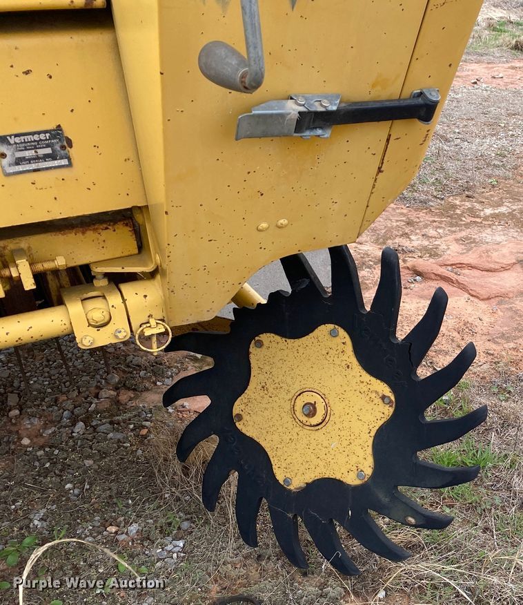 image for item DL7102 1994 Vermeer 605 Series K  round baler