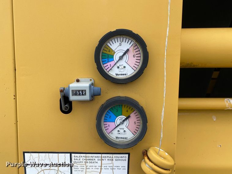 image for item DL7102 1994 Vermeer 605 Series K  round baler