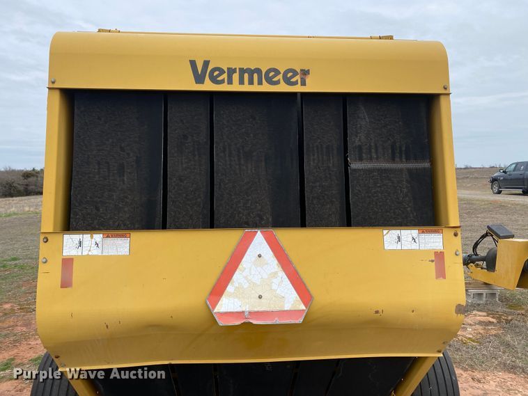 image for item DL7102 1994 Vermeer 605 Series K  round baler