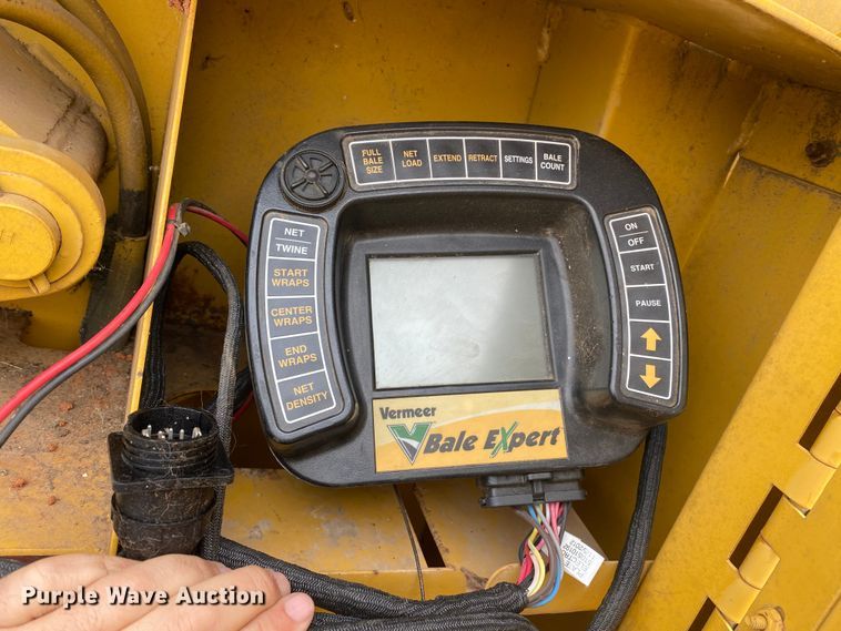 image for item DL7102 1994 Vermeer 605 Series K  round baler