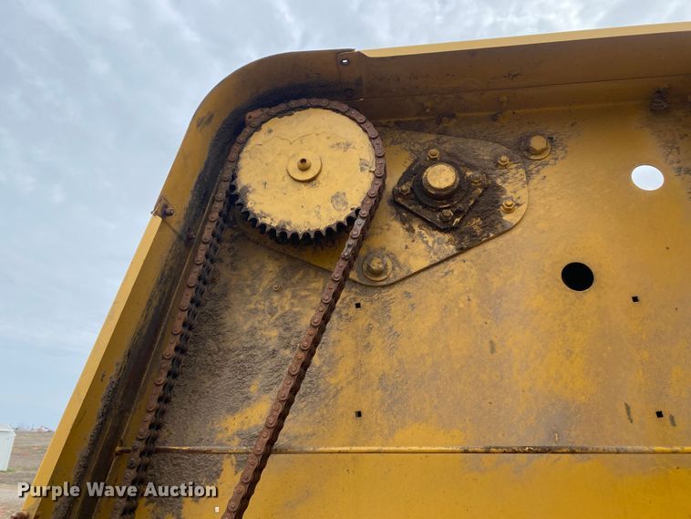 image for item DL7102 1994 Vermeer 605 Series K  round baler