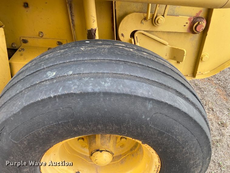 image for item DL7102 1994 Vermeer 605 Series K  round baler