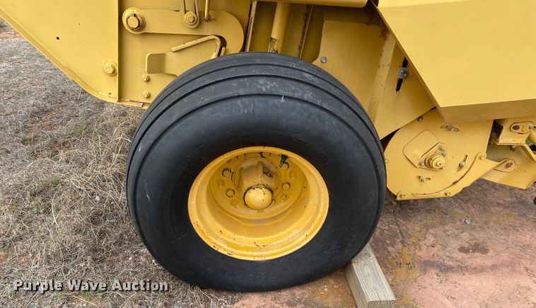 image for item DL7102 1994 Vermeer 605 Series K  round baler