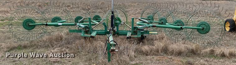 image for item DL7104 John Deere 702  hay rake
