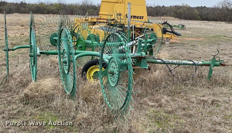 image for item DL7104 John Deere 702  hay rake