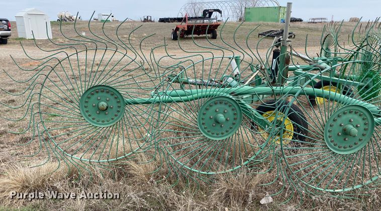 image for item DL7104 John Deere 702  hay rake