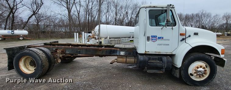image for item DO3566 1995 International 4900  truck cab and chassis