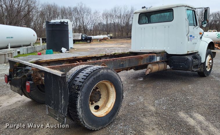 image for item DO3566 1995 International 4900  truck cab and chassis