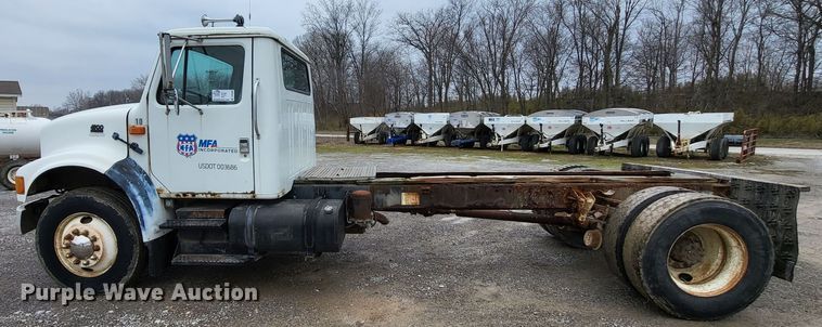 image for item DO3566 1995 International 4900  truck cab and chassis