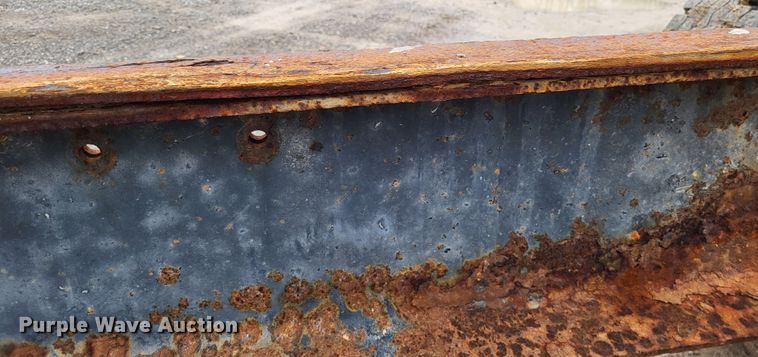 image for item DO3566 1995 International 4900  truck cab and chassis