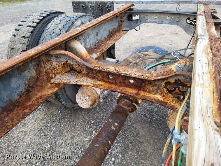 image for item DO3566 1995 International 4900  truck cab and chassis