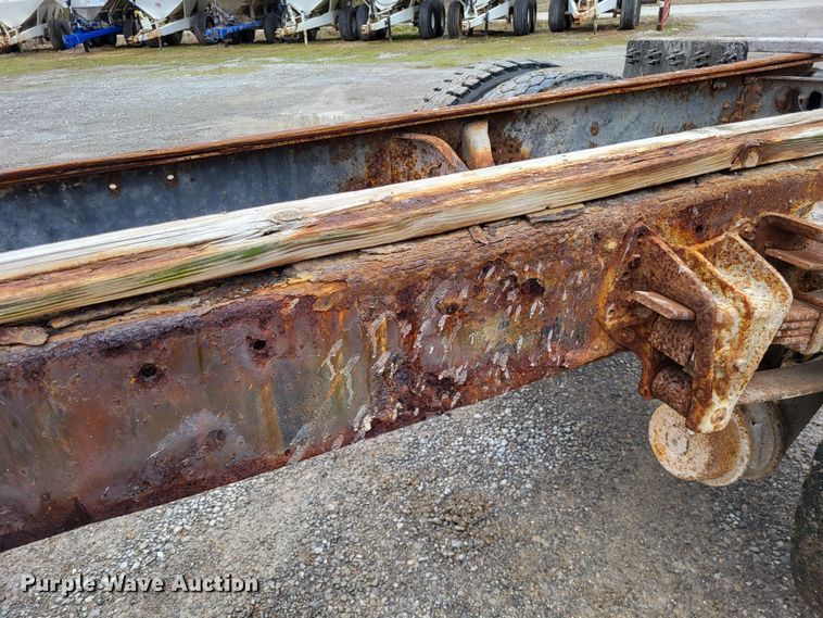 image for item DO3566 1995 International 4900  truck cab and chassis