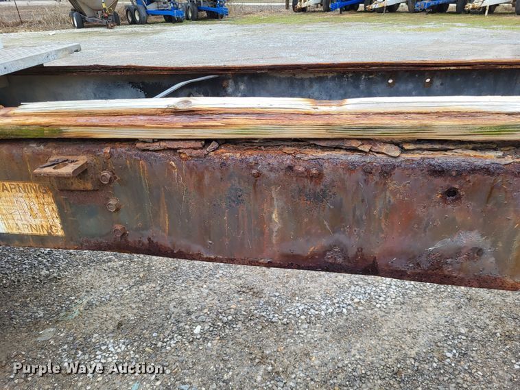 image for item DO3566 1995 International 4900  truck cab and chassis