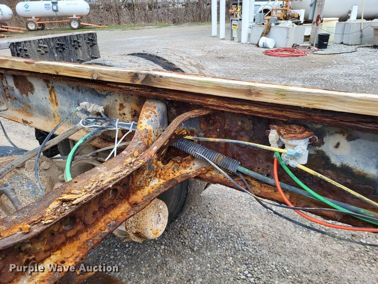 image for item DO3566 1995 International 4900  truck cab and chassis