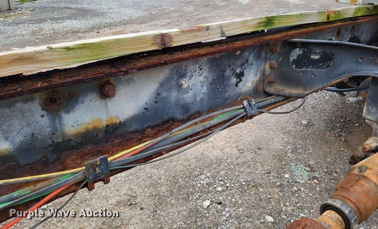 image for item DO3566 1995 International 4900  truck cab and chassis