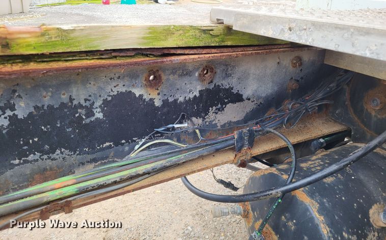 image for item DO3566 1995 International 4900  truck cab and chassis