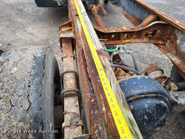 image for item DO3566 1995 International 4900  truck cab and chassis